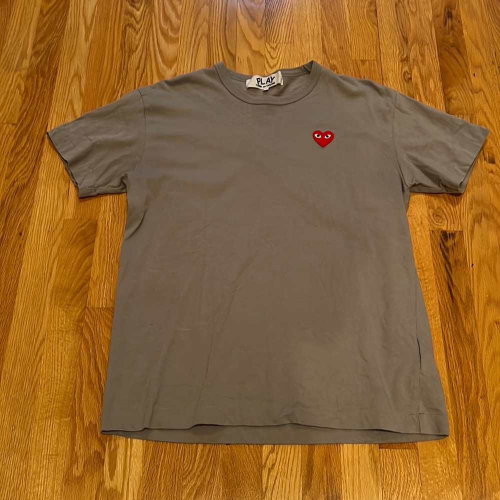 COMME DE GARÇONS PLAY TEE SZ XL (GREY)